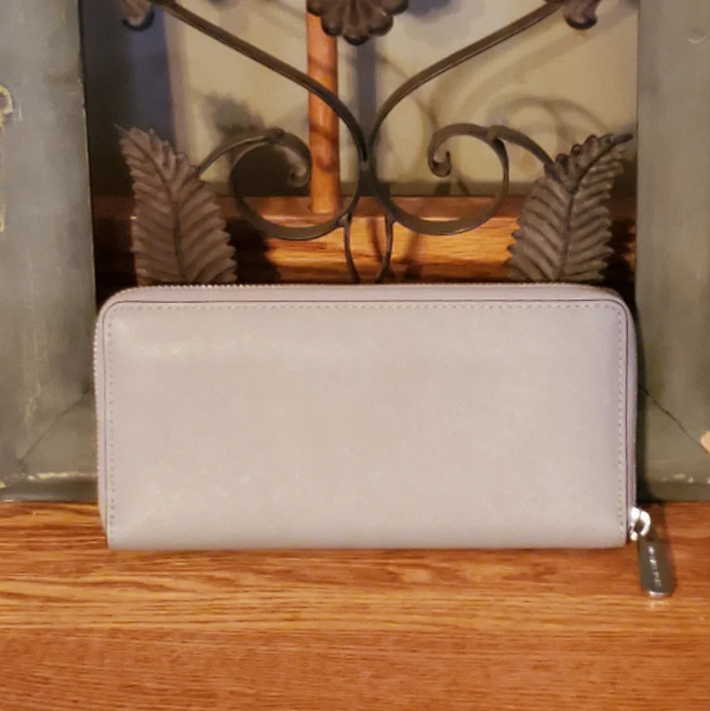 Michael Kors Grey Leather Jet Set Travel Continental Wallet